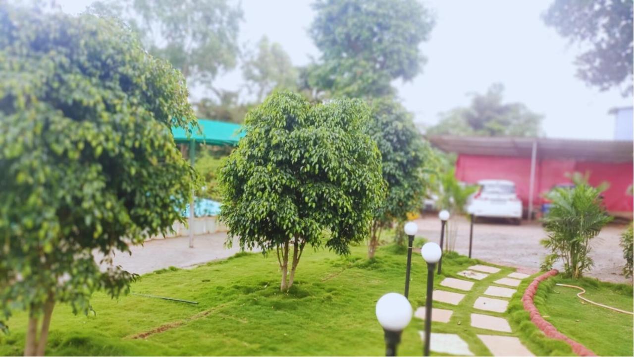 Strawberry County Hotel Panchgani Exterior foto
