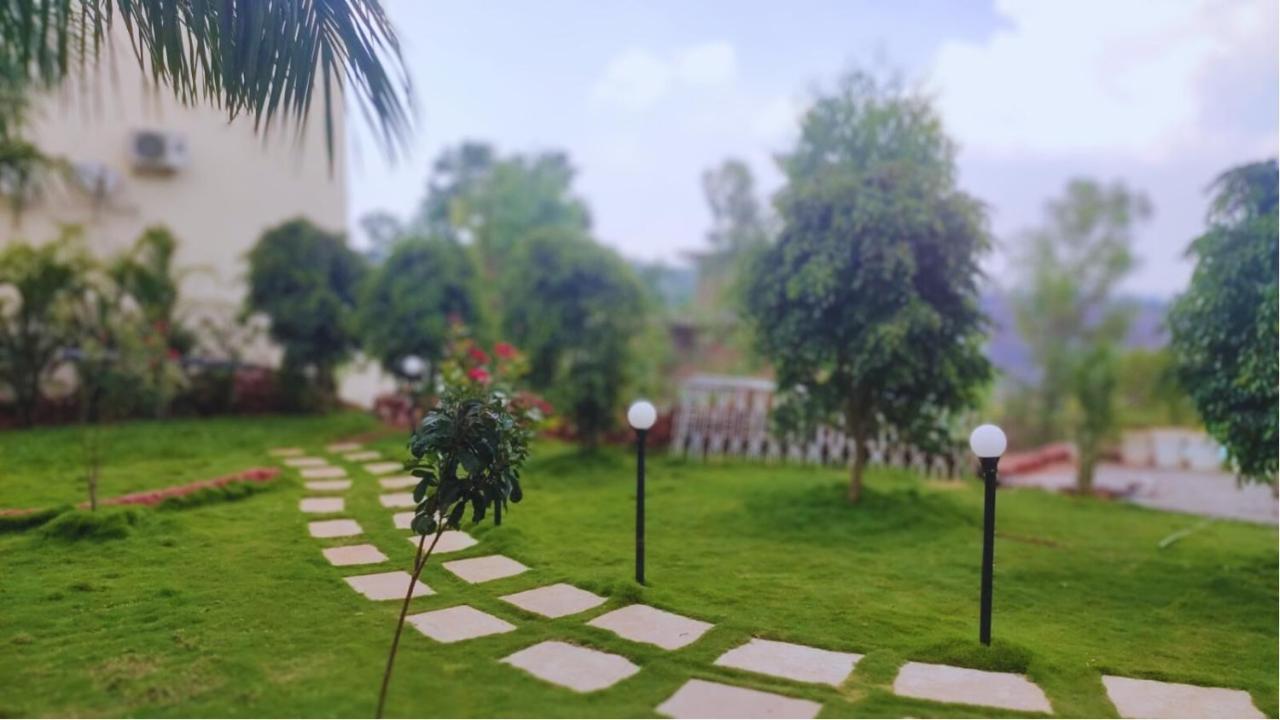 Strawberry County Hotel Panchgani Exterior foto